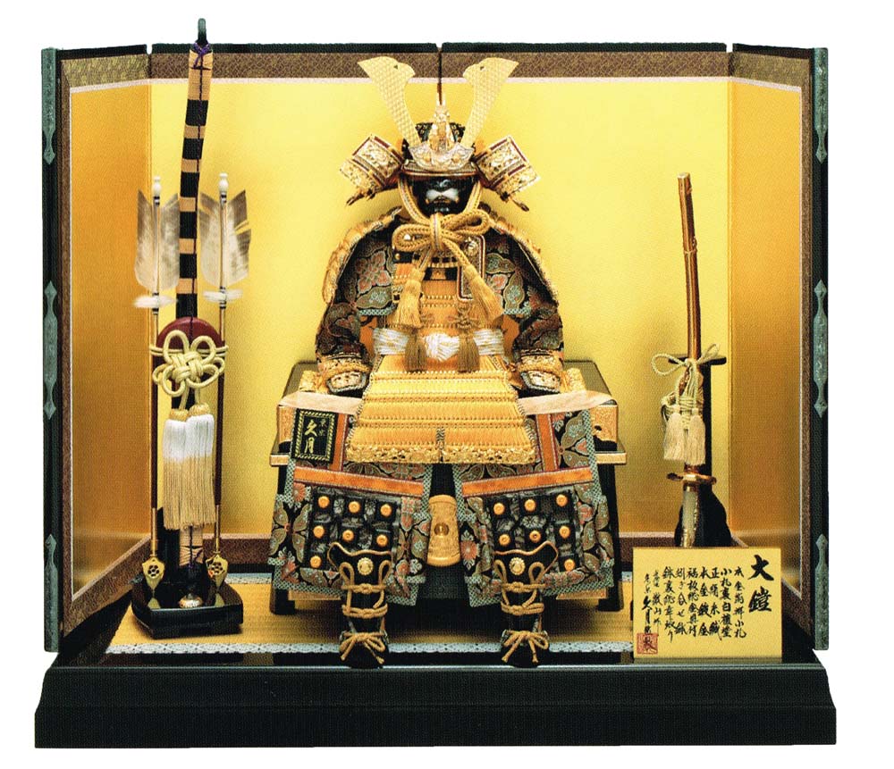 送料無料　 久月監製　朝比奈徹山作　五月人形　本金箔押・正絹緋縅　7号大鎧　木製平台飾り　 〈東京久月 浅草橋久月 5月人形出し飾り 鎧兜飾り 鎧出し飾り よろいかざり 甲冑飾り お節句飾り 端午の節句 初節句祝い 子供の日 五月五日 5月5日 通販〉