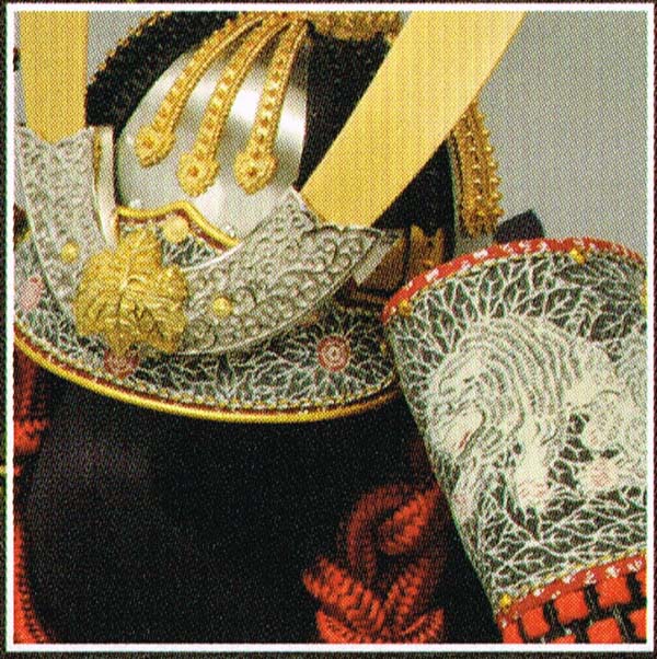 送料無料 閑寂豊久監製 四代目雄山プロダクション 伍月読み人形 櫛引八幡宮持つ模造 30サイズ白糸褄取威甲之兜 木製格納塔装具 白糸褄取 5月人形 かぶと飾り 国宝甲冑 兜飾り 甲冑飾り 兜収納飾り 収納様式 端午の節句 小僮の時日 五月五日 たあいない節供 初節句