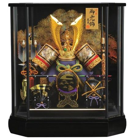 送料無料　 東玉作　五月人形　12号兜　六角ガラスケース入り飾り　【彫金兜三品付】　 〈5月人形出し飾り かぶとかざり 兜ケース飾り 甲冑飾り 兜セット お節句飾り 端午の節句 初節句祝い 子供の日 五月五日 5月5日記念日 お節句通販〉