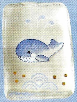 ガラス製　涼風箸置き　おはし置き　絵柄：鯨・クジラ・くじら　形：角型　袋入り単品　〈動物・植物のお箸置き　夏だけではなく、一年中お使い頂けます！　プレゼント、贈り物にもおススメです☆　通販〉画像