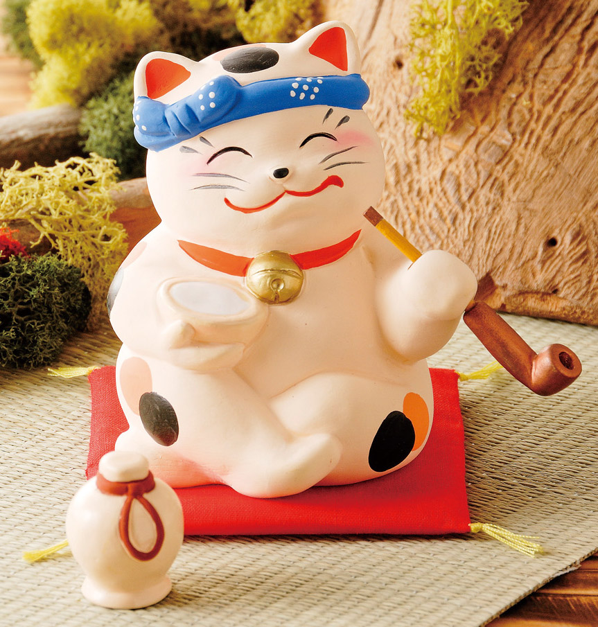 ブサ猫さんの酒盛り♡縁起物、招き猫、陶器人形、置物猫人形エキゾチックショートヘア ブサかわで効果あり!? 幸せを招く縁起物の「猫人形」に癒される