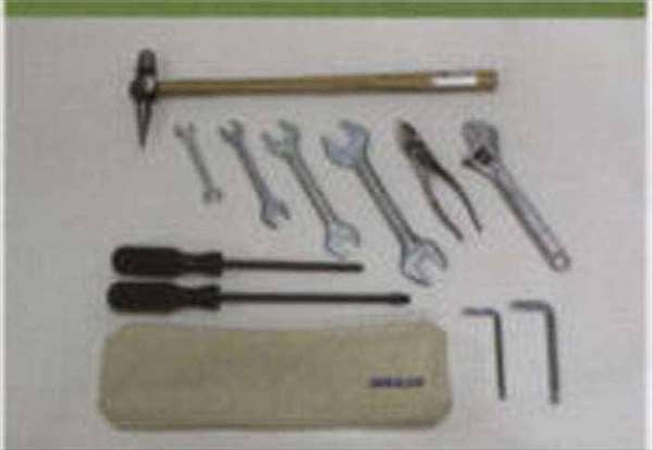 エルフ 工具セットB イスズ純正部品 エルフ パーツ nhr85 nhs85 njr85 nkr85 パーツ 純正 イスズ いすゞ イスズ純正 いすゞ 部品 オプション