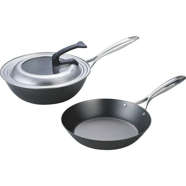 【貨物輸送無料】窒化加工 鉄フライパン（２４ｃｍ）＆鉄深型フライパン（２６ｃｍ）仕掛ける フタ付/差し上げ物 御祭り 生まれ落ちる日祝賀会 敬老の日 母の日 父の日 自分自身使い果たすにも 勝手もと設備・食器・膳立て手道具 鍋・フライパン フライパン