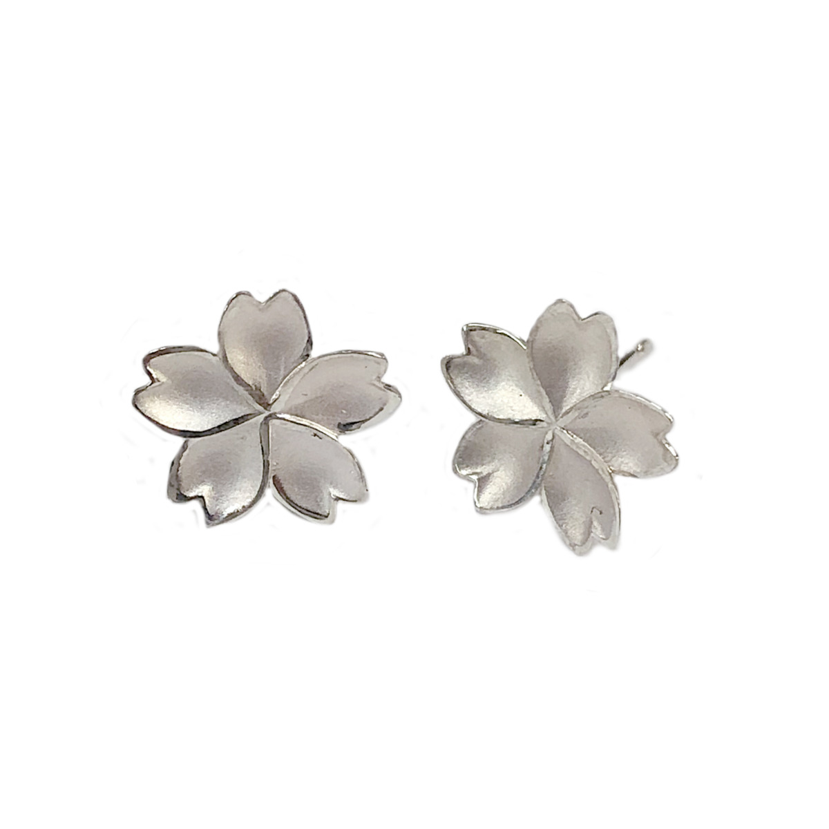 【SV(ロジウムメッキ付）】桜ピアス　チェリーブロッサムピ　桜モチーフ　花びら　春コーデ　シンプル　自分ご褒美　プレゼント　ギフト　オシャレ　旬　シルバー　スプリング　可愛い　シンプル　繊細　華奢　トレンド　ハンドメイド　送料無料 6,160円