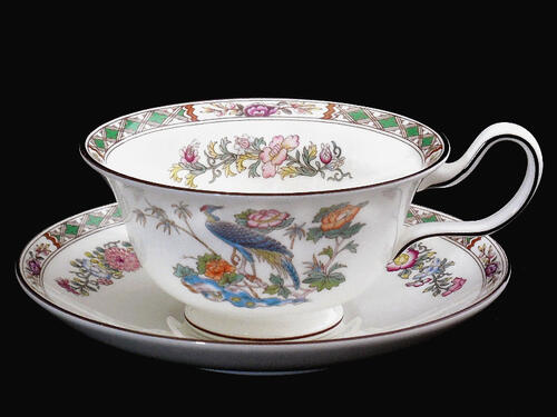 ウエッジウッド Wedgwood 壷印 クタニクレーン ピオニー 紅茶優勝杯＆平円盤 廃盤品