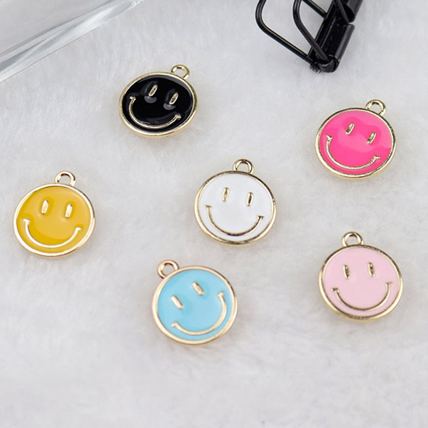 楽天市場】スマイル ニコちゃん 立体フェイス 貼付け デコパーツ 全4色