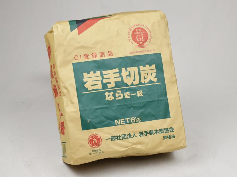 【同梱不可】国産 高品質 切炭 炭 最高級 6kg 岩手県 不純物が少ない 煙、炎、臭いが少ない 皮付き 火つきが良い 火持ち 遠赤外線 キャンプ バーベキュー アウトドア お部屋のニオイ吸着 炭 スミ 木炭 消臭 除湿 調湿 調理燃料 湿気 靴 玄関 寝室 GIマーク GI
