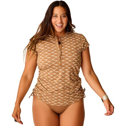 (取寄) カーヴ デザイン レディース ドーソン ショートスリーブ ラッシュガード - ウィメンズ Carve Designs women Dawson Short-Sleeve Rashguard - Women's Dune|スウィートラグ