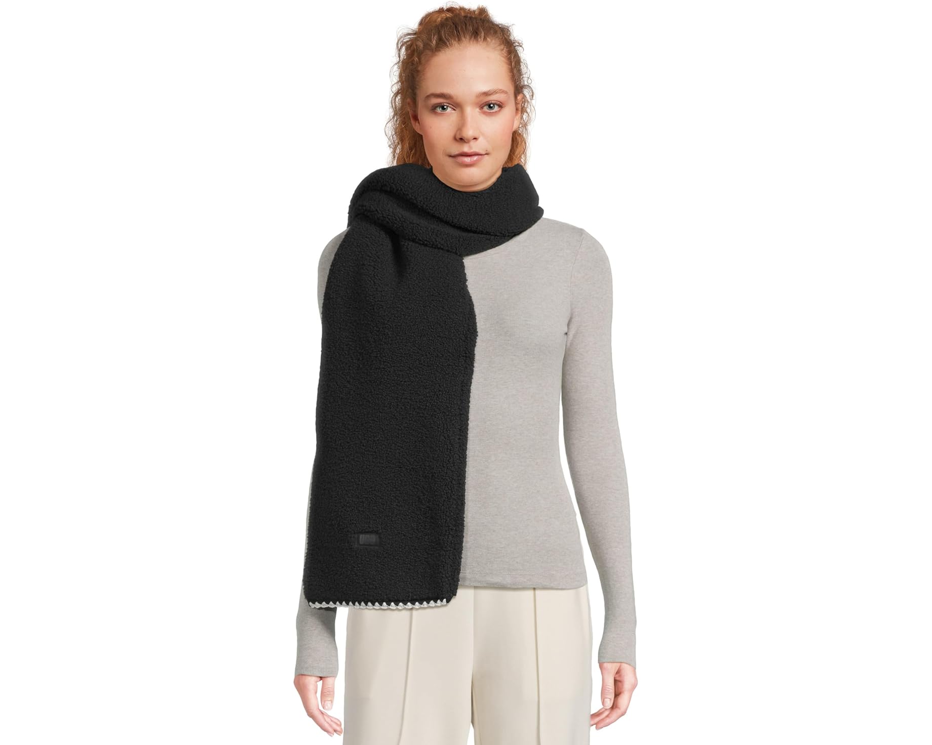 (取寄) アグ アグフラフ スカルプド スカーフ UGG Uggfluff Scalloped Scarf Black｜スウィートラグ 19,815円