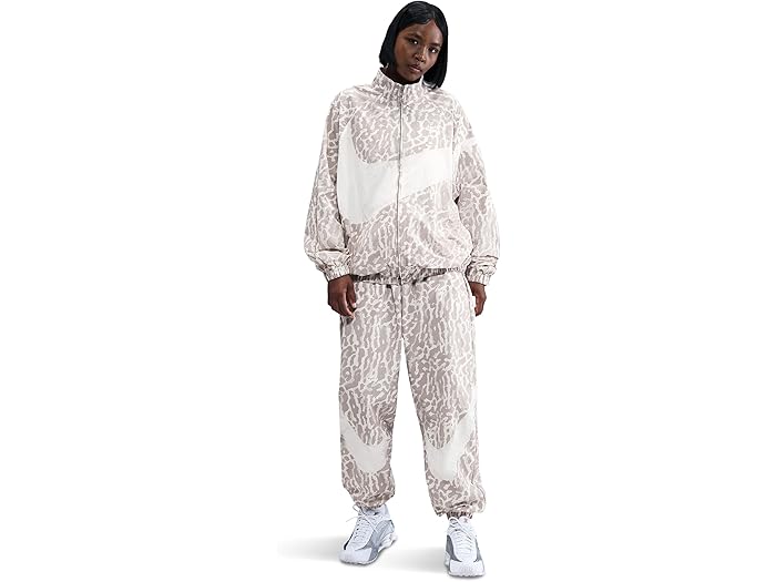 (取寄) ナイキ レディース スポーツウェア トレンド ウーブン ヘリテージ オール オーバー プリント ジャケット Nike women Sportswear Trend Woven Heritage All Over Print Jacket College Grey/Sail
