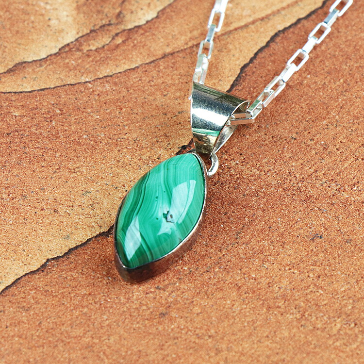 【希少】オールドナバホ　ペンダントトップ　ナジャ　スターリング　ネックレス INDIAN JEWELRY LEATHER ARTS&CRAFTS Tah'bah TRADERS / Antique