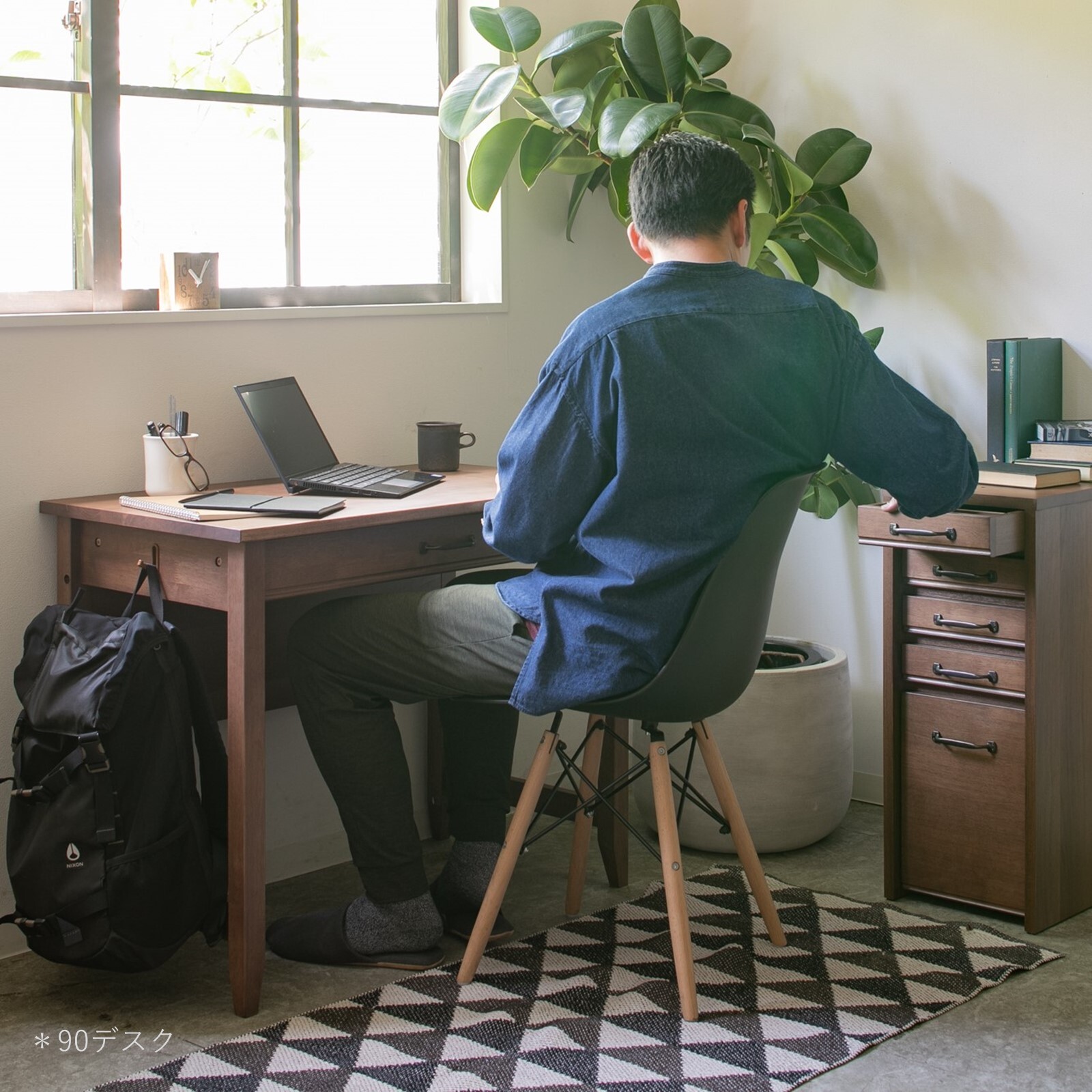 明らか ピクニックをする プレビュー 勉強 机 木 おしゃれ フェード 今 おじさん