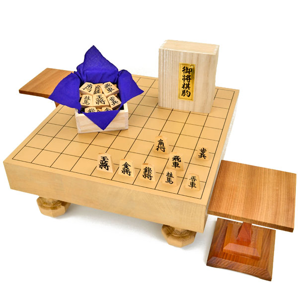 将棋セット　新桂2寸ハギ足付将棋盤セット(将棋駒黄楊上彫駒)｜将棋囲碁専門店の将碁屋