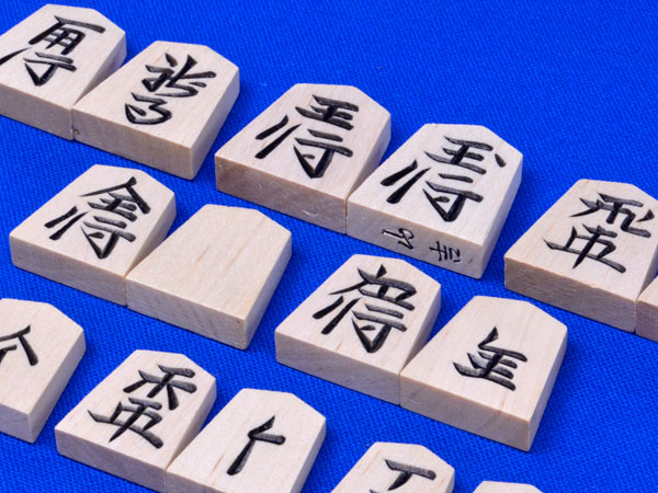 楽天市場】将棋駒 楓漆書き駒(裏朱字)※駒箱付き : 将棋囲碁専門店の