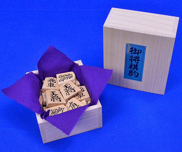 将棋駒黄楊上彫駒※駒箱付き