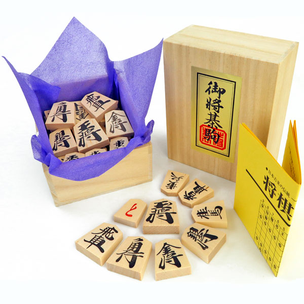 楽天市場】将棋駒 プラスチック将棋駒 歩心 裏朱字 駒箱付き
