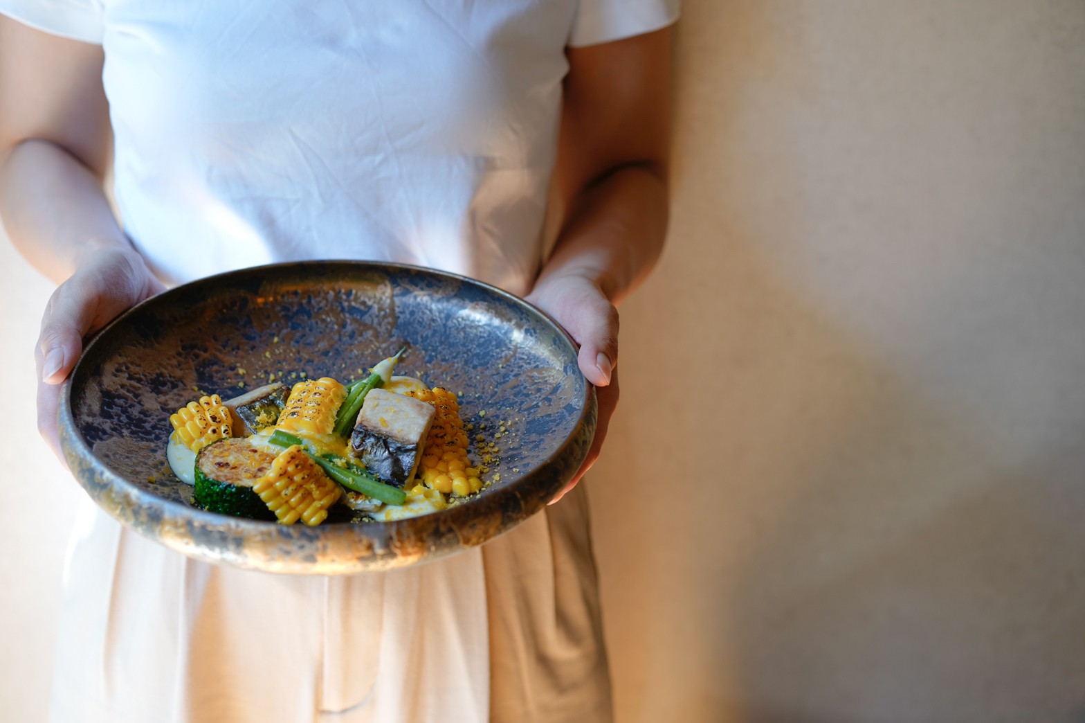 Syokkidana 美濃焼 贈り物 インスタ映え F26 H6cm日本製 器 Goldクラウン 食器 うつわ ギフト おしゃれ 大 和食器 Noble 皿