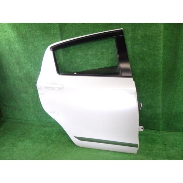 【中古】 ヴィッツ NSP135 右リアドア U 4WD トヨタ TOYOTA アサヒ M2L3 67003-52280 70 55558 2012年4月 1NR-FE K310F-04A