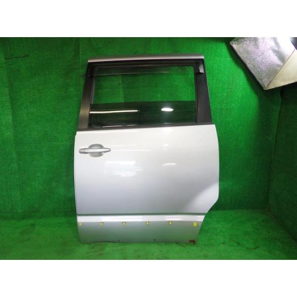 【中古】 ノア AZR65G 左リアドア S 4WD 8人 トヨタ TOYOTA ニホンイタ M3Q8 67004-28390 1D4 55589 2004年10月 1AZ-FSE K111F-04A 8,470円