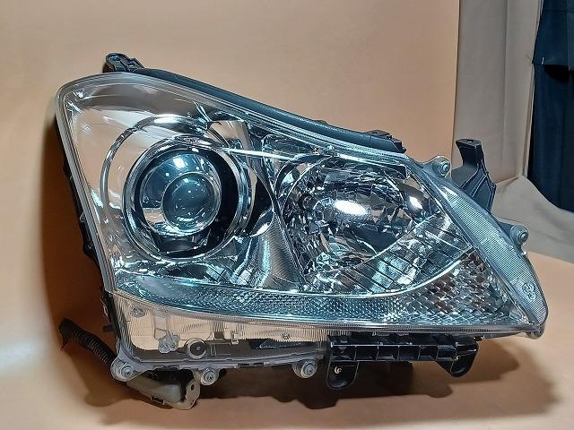 【中古】コーティング済 クラウンマジェスタ URS206 右ヘッドランプ・ヘッドライト Aタイプ スタンレー 30-359 81110-30A90 062