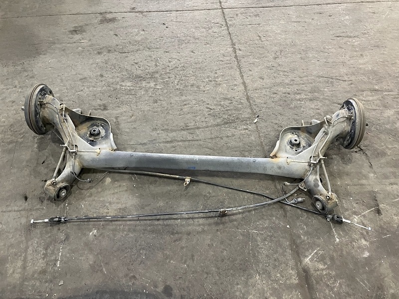 【中古】 フィット GK3 リアアクスルビーム 13G Fパッケージ 42100-T5A-J64 NH700M