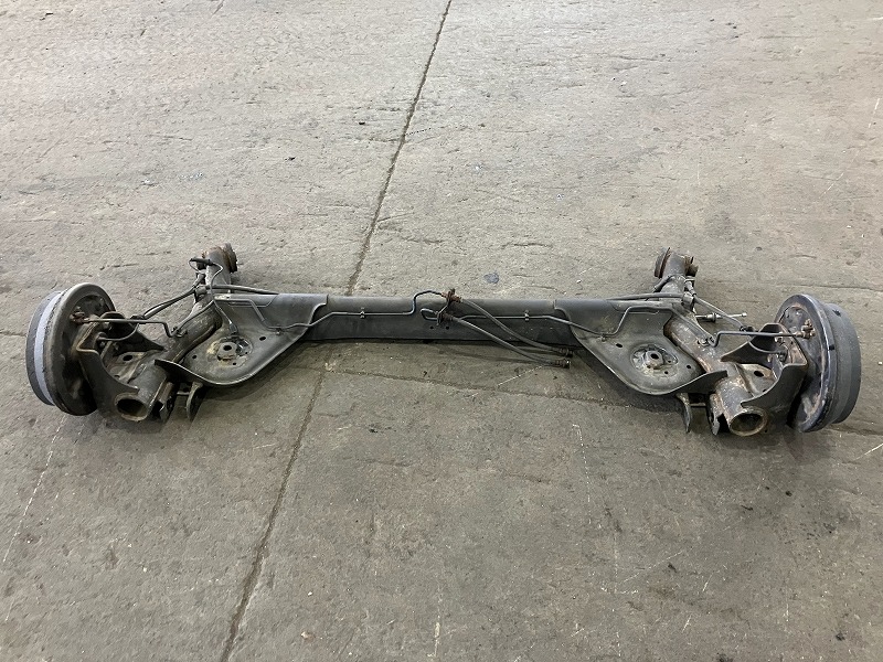 【中古】 ジューク YF15 リアアクスルビーム 15RX タイプV 55501-1KA1A NAH
