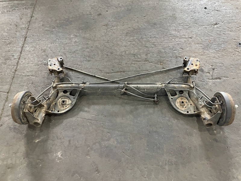 【中古】 キューブ Z12 リアアクスルビーム 15X インディゴ+プラズマ 55501-1FU0A RAH
