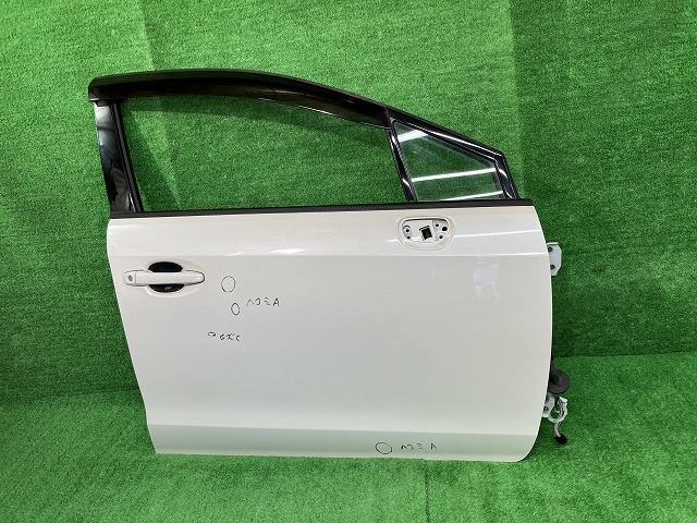 【中古】 レヴォーグ VMG 右フロントドア 2.0GT-Sアイサイト 4WD アサヒ M2H3U 60009VA0009P K1X