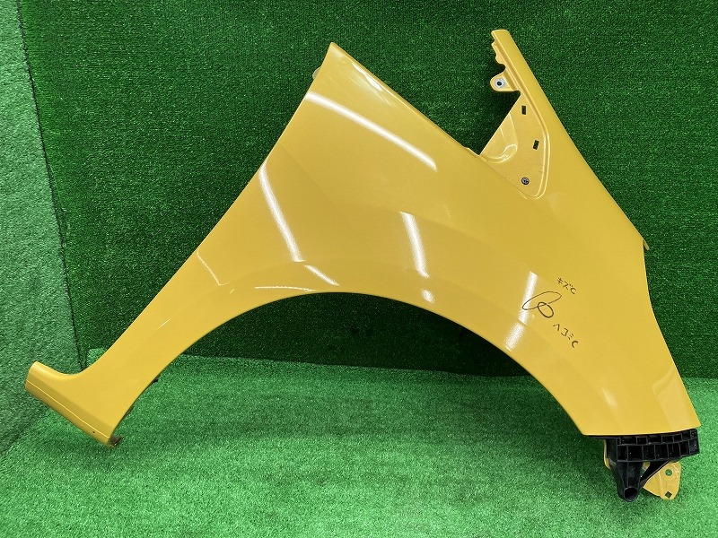 【中古】 フィット GP1 右フロントフェンダー ハイブリッド スマートセレクション 60211-TF0-J10ZZ Y66P