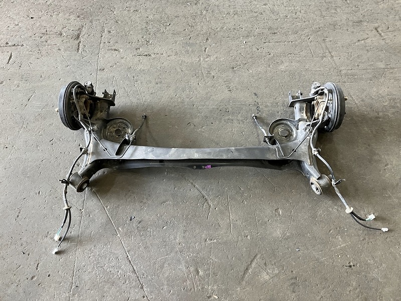 【中古】 N-ONE JG4 リアアクスルビーム プレミアム ツアラー 4WD 42100-TKS-J00 G547P