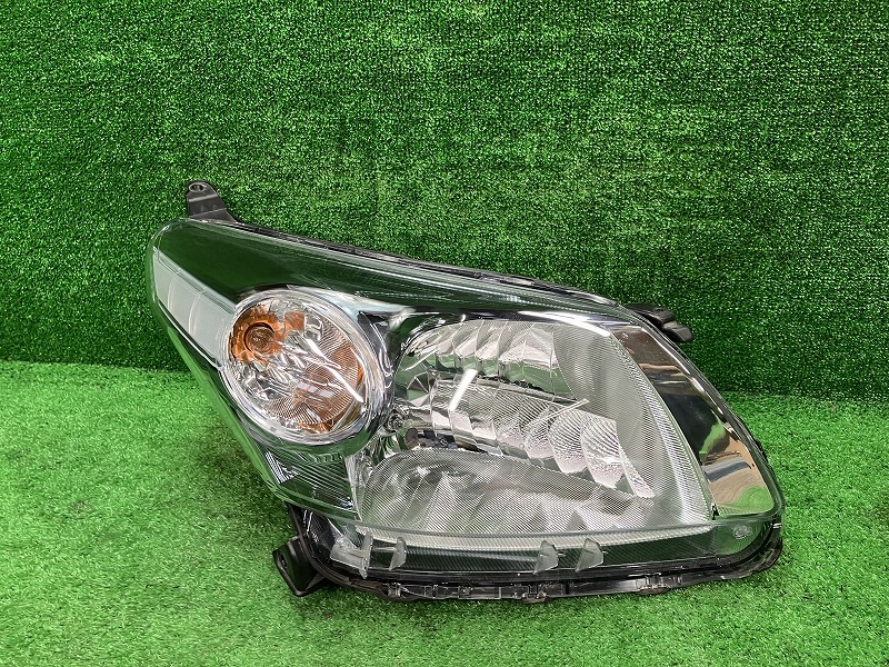 【中古】 イスト NCP115 右ヘッドランプ・ヘッドライト 150G イチコ 52-174 81110-52870 1F7 25,885円