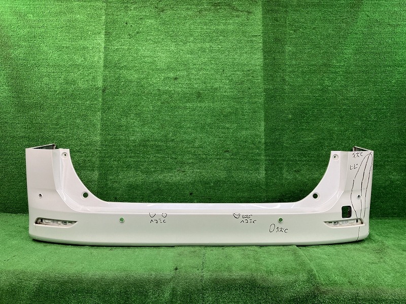 【中古】 ノア MZRA95W リアバンパーフェース 52159-V1910-A0 070 13,385円