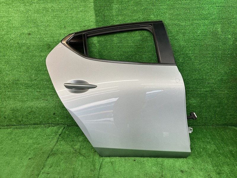 【中古】 MAZDA3 BP5P 右リアドア 15C ニホンイタ M4Q8 BCY1-72-02XB 45P