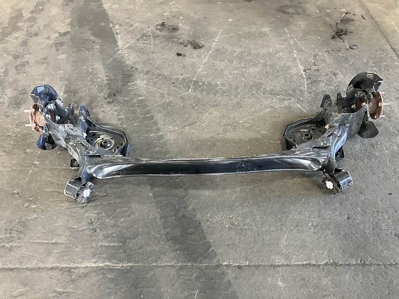 【中古】 MAZDA3 BP5P リアアクスルビーム 15C BEET-28-B0XJ 45P