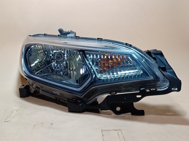 【中古】コーティング済 フィット GP5 右ヘッドランプ・ヘッドライト ハイブリッド Fパッケージ スタンレー W0349 33100-T5A-J12 NH731P｜鈴木商会　店