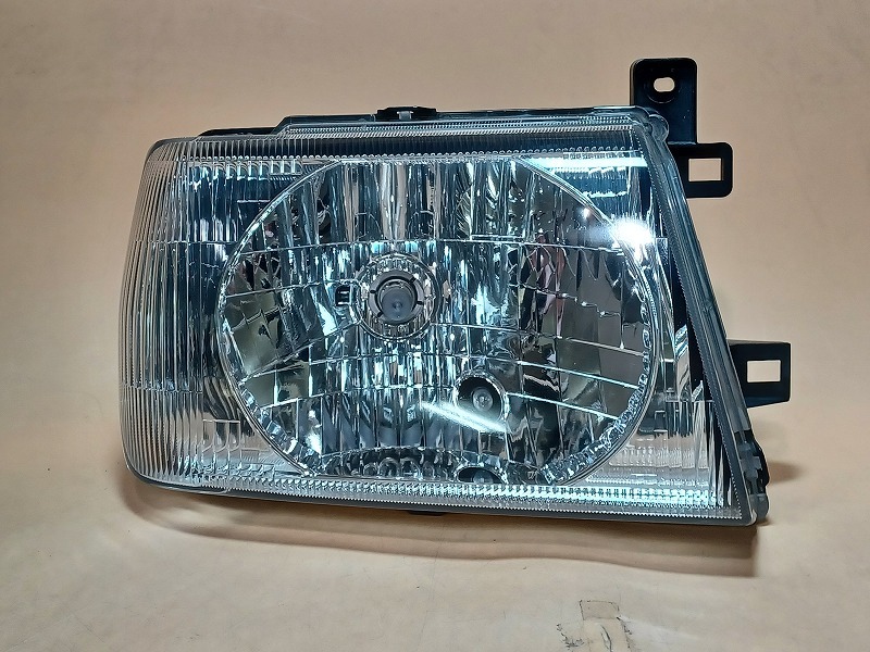 【中古】コーティング済 パジェロミニ H58A 右ヘッドランプ・ヘッドライト アクティブフィールドエディション コイト 100-87339 8301A684 WA4D