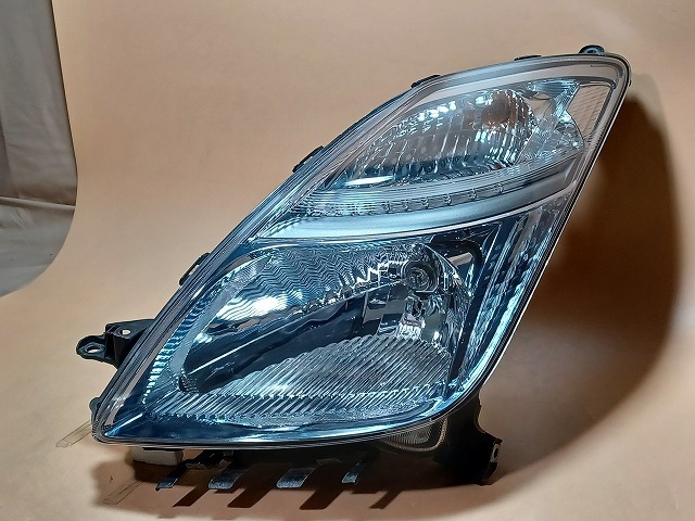 【中古】コーティング済 プリウス NHW20 左ヘッドランプ・ヘッドライト S コイト 47-23 81150-47140 040