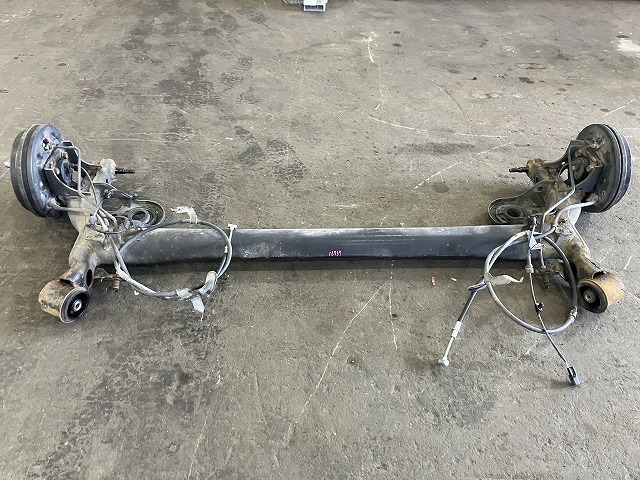【中古】 スイフト ZC72S リアアクスルビーム XL 46500-71L03 ZRZ