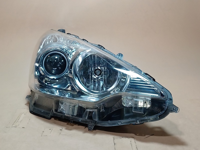 【中古】コーティング済 アクア NHP10 右ヘッドランプ・ヘッドライト S コイト 52-244 81110-52E60 1F7