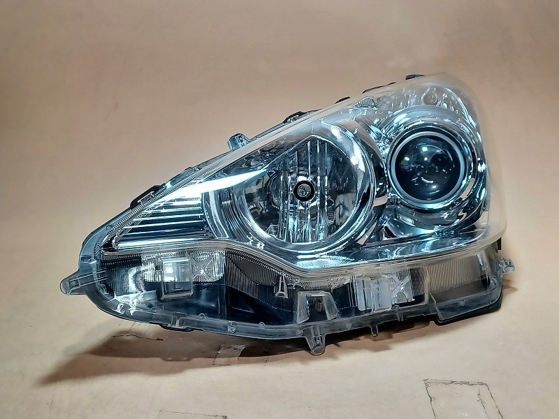 【中古】コーティング済 アクア NHP10 左ヘッドランプ・ヘッドライト S コイト 52-244 81150-52E60 1F7
