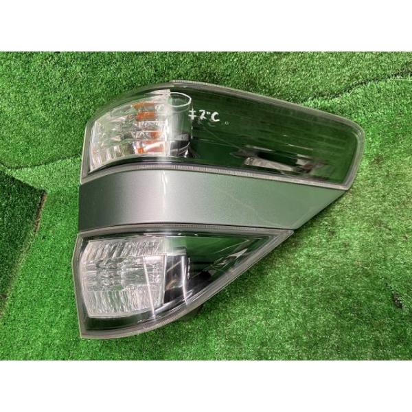 【中古】 ヴェルファイア GGH25W 右テールランプ・テールライト 3.5Z Gエディション コイト 58-29 81550-58090 1E4