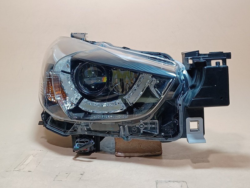 【中古】コーティング済 デミオ DJ5AS 右ヘッドランプ・ヘッドライト XDツーリング コイト 100-18373 D09L-51-031E 42S