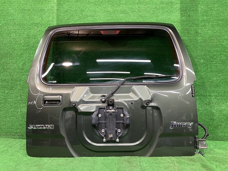 【中古】 ジムニー JB23W バックドア・リアゲート ランドベンチャー 4WD セントラル M261 69100-81A50 ZVD｜鈴木商会　店