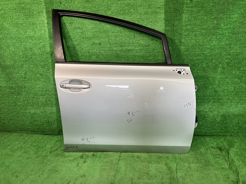 【中古】 プリウスα ZVW40W 右フロントドア S 7人 アサヒ M2H3 67001-47110 1F7｜鈴木商会　店