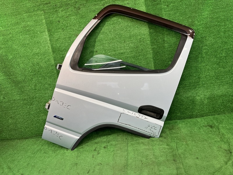 【中古】 NT450アトラス FGA2W 左フロントドア DXロング 4WD ピルキントン M3236 80101-HJ00F H02