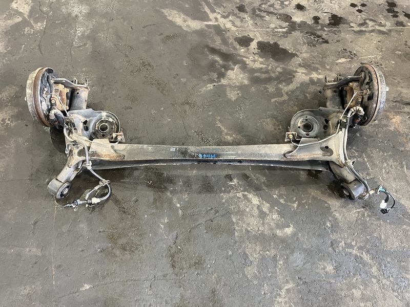 【中古】 N-BOXスラッシュ JF2 リアアクスルビーム G Aパッケージ 4WD 42100-TDF-000 R81