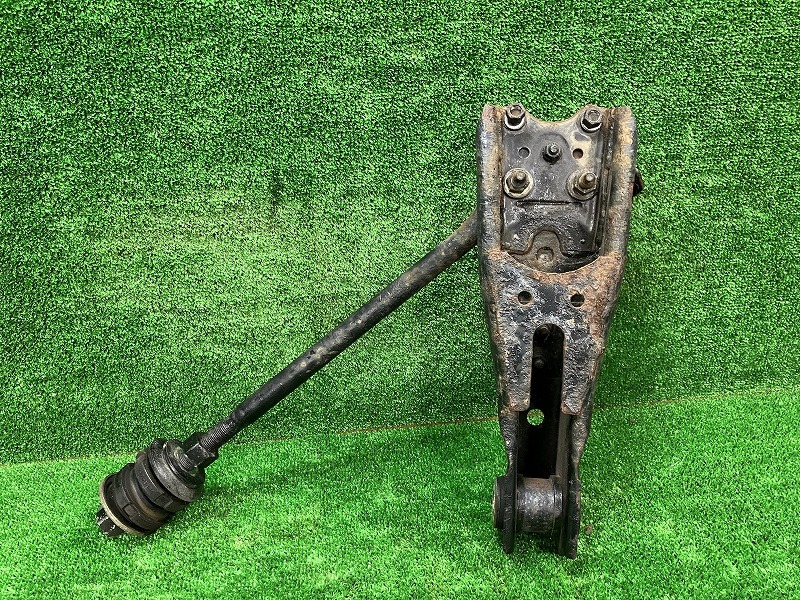 【中古】 ハイエース TRH124B 右フロントロアアーム DX 15人 48068-26132 058