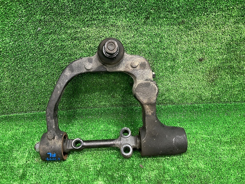 【中古】 NV350キャラバン VW6E26 左フロントアッパーアーム ロング低床DX 4WD 6人 54525-3XA2A QM1