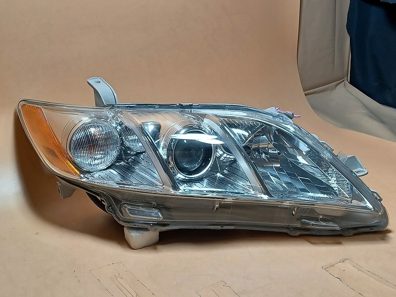 【中古】コーティング済 カムリ ACV45 右ヘッドランプ・ヘッドライト G コイト 33-110 81110-33620 1D4 26,862円