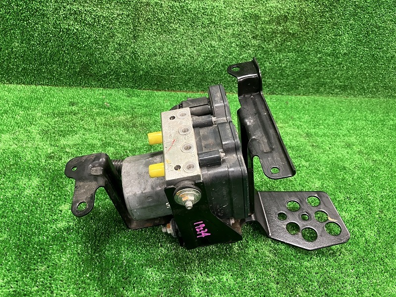 【中古】 NV350キャラバン VW6E26 ABSアクチュエーター ロング低床DX 4WD 6人 47660-5YE0D 47660-5YE5D